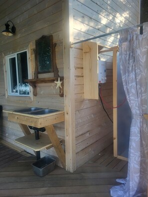 Terrace/patio - Beautiful Cabin Rainbow Cove on Manitoulin Island (Northeastern Manitoulin And T*)