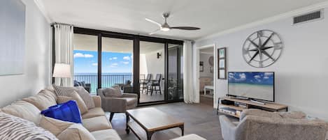 Apartment, Mehrere Betten, Balkon, Meerblick (Watercrest 1106) | Wohnbereich
