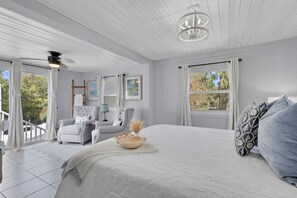 8 bedrooms, iron/ironing board, free WiFi - 2.5-Acre Compound: 8BR/6BA w/ Pool & Pickleball (Naples)