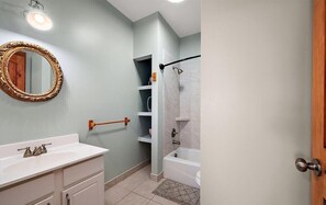 Dusche, Haartrockner, Bidet, Handtücher