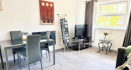 Lovely family friendly 2 -bedroom apartment , Earley, Reading ,allocated parking