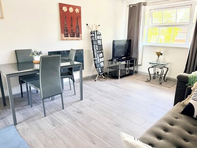 Lovely family friendly 2 -bedroom apartment , Earley, Reading ,allocated parking