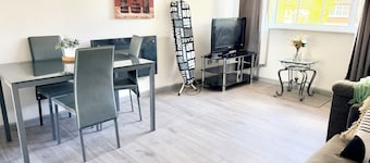 Lovely family friendly 2 -bedroom apartment , Earley, Reading ,allocated parking