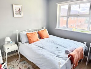 Room - Lovely family friendly 2 -bedroom apartment , Earley, Reading ,allocated parking (Earley)