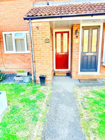 Exterior detail. Lovely family friendly 2 -bedroom apartment , Earley, Reading ,allocated parking