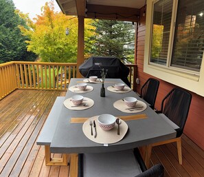 Outdoor dining - 
Blue Jay Cottage | Pool + Resort Amenities | Cultus Lake (Chilliwack)