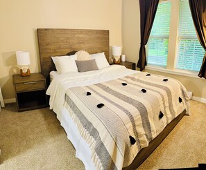 Room - 
Blue Jay Cottage | Pool + Resort Amenities | Cultus Lake (Chilliwack)