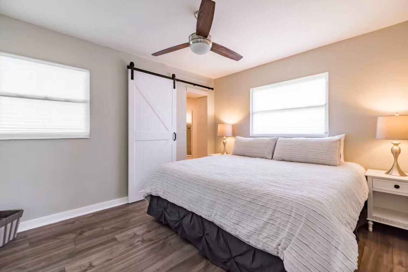 Desk, iron/ironing board, travel cot, WiFi