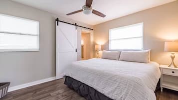 Desk, iron/ironing board, travel cot, WiFi
