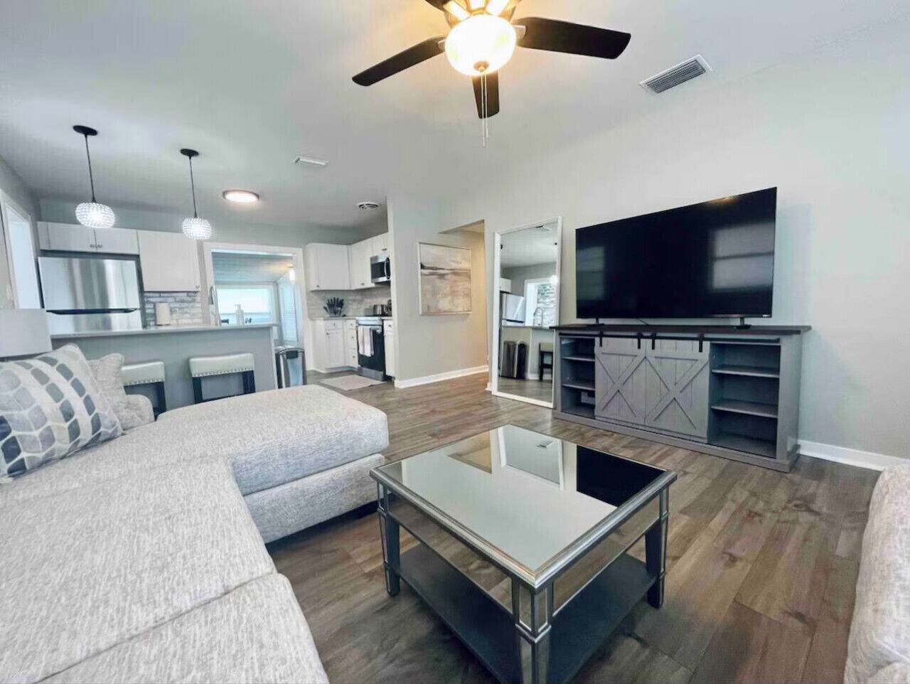 TV, fireplace