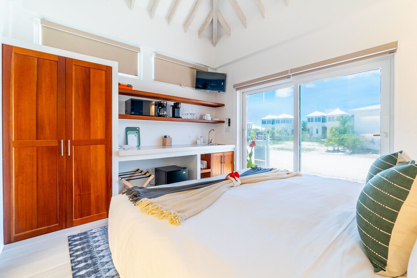 5 bedrooms, desk, iron/ironing board, WiFi