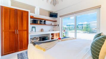 5 bedrooms, desk, iron/ironing board, WiFi