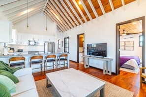 3 Schlafzimmer, Schreibtisch, Bügeleisen/Bügelbrett, WLAN