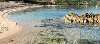 Villa with sea view, swimming pool and beach access on foot