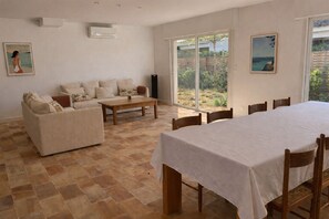 Interior - Villa with sea view, swimming pool and beach access on foot (Coti-Chiavari)