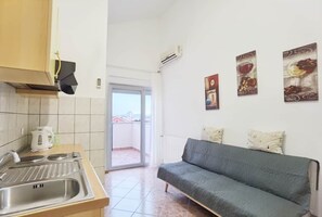 Interior - No.:8 - 2+1 pers. Beautiful apartment 35m² second floor, sea view! (Vodice)