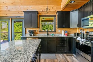 Fridge, microwave, oven, stovetop - New! Indoor Pool w/Hot Tub*Putting Green*Pets! (Sevierville)