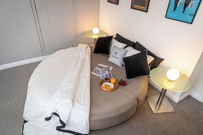 Room - 2BR Coastal Stay with Panoramic Sea View | Margate (Kent)