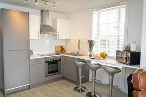 Private kitchen - 2BR Coastal Stay with Panoramic Sea View | Margate (Kent)