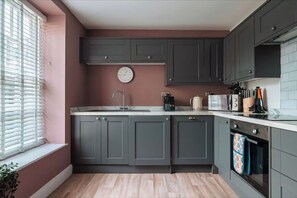 Private kitchen - 3BR Seaside Home with Easy Beach Access in Margate (Kent)