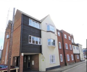 Exterior - Central Canterbury 1BR | Near Cathedral & Westgate (Kent)