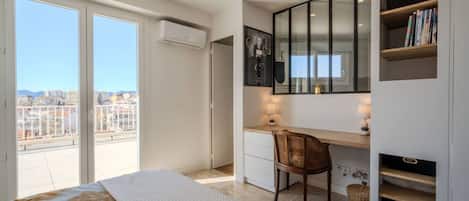 Desk, iron/ironing board, WiFi