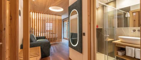 Deluxe Suite, Balcony, Mountain View | Bathroom | Bathrobes, bidet