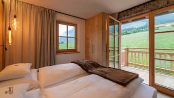 Deluxe Suite, Balcony, Mountain View | In-room safe, free WiFi, wheelchair access