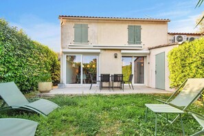 Outdoor dining - Family home residence Calm & Swimming pool Mougins (Mougins)
