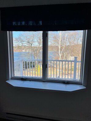 Interior - 10 Minutes from World Cup Boston Stadium 4 Bedroom Lake view house with yard (Wrentham)