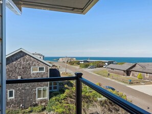 Property grounds - Making Memories By The Sea: Adorable 4-Bedroom House Family & Pet Friendly. (Bandon)