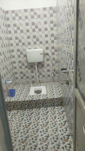 Basic Double Room, City View | Bilik Mandi