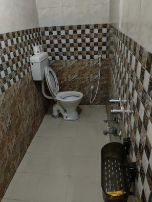 Double or Twin Room, Balcony, City View | Bilik Mandi