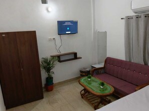Comfort Suite, Balcony, City View | Living area | Computer monitors, printers - Hotel Vasu (Gopalganj)