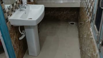 Quarto casal ou duplo, sacada, vista para a cidade | Banheiro