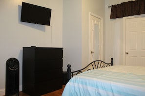 3 bedrooms, iron/ironing board, WiFi, bed sheets - 3-bedroom in Crown Heights with access to the backyard (brooklyn)