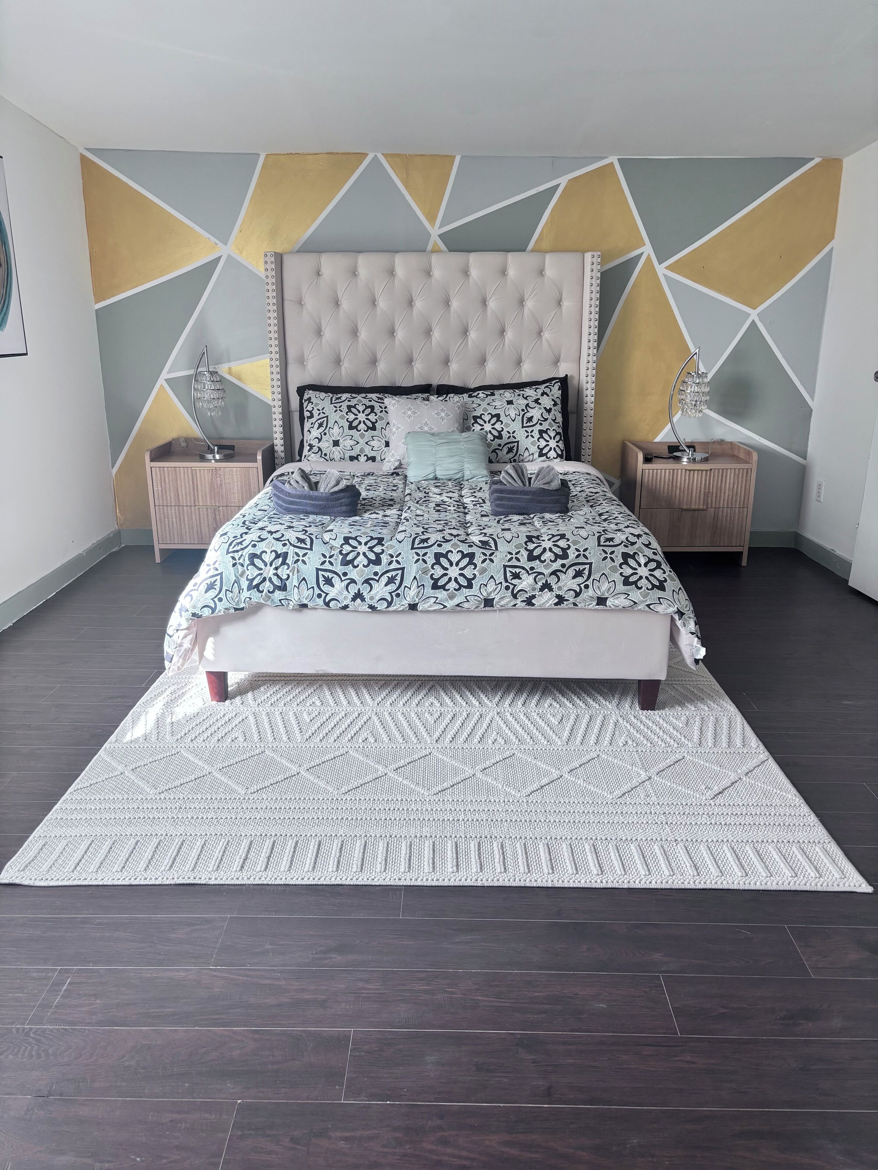 4 chambres, fer et planche à repasser, Wi-Fi, draps fournis