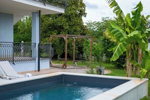 Pool - Openspace in the heart of the Langhe (farigliano)