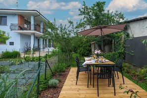 Outdoor dining - Openspace in the heart of the Langhe (farigliano)