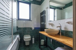 Bathroom - Openspace in the heart of the Langhe (farigliano)