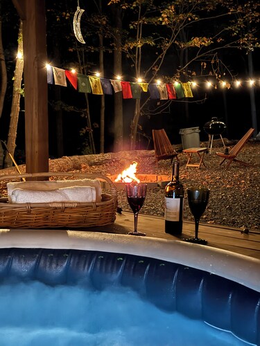 Luxury Nomadic Yurt Romantic Getaway with Sauna and Hot Tub on private 8 acres