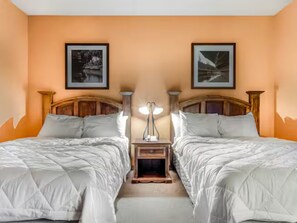 Room - Riverbend Escape - Jacuzzi / Sleep 14 Family Friendly! (Wisconsin Dells)