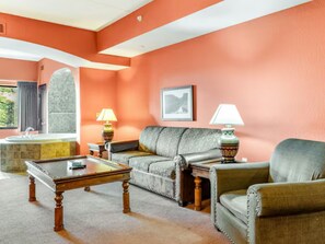 Interior - Riverbend Escape - Jacuzzi / Sleep 14 Family Friendly! (Wisconsin Dells)