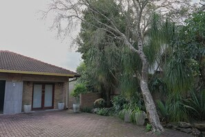 Property grounds - Charming Private B&B Room in Secure Estate (Mbombela Nelspruit)