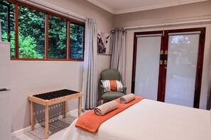 1 bedroom, iron/ironing board, WiFi, bed sheets - Charming Private B&B Room in Secure Estate (Mbombela Nelspruit)