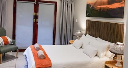 Charming Private B&B Room in Secure Estate