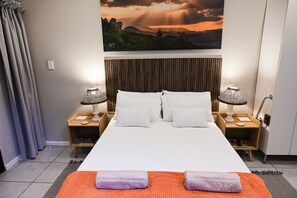 1 bedroom, iron/ironing board, WiFi, bed sheets - Charming Private B&B Room in Secure Estate (Mbombela Nelspruit)