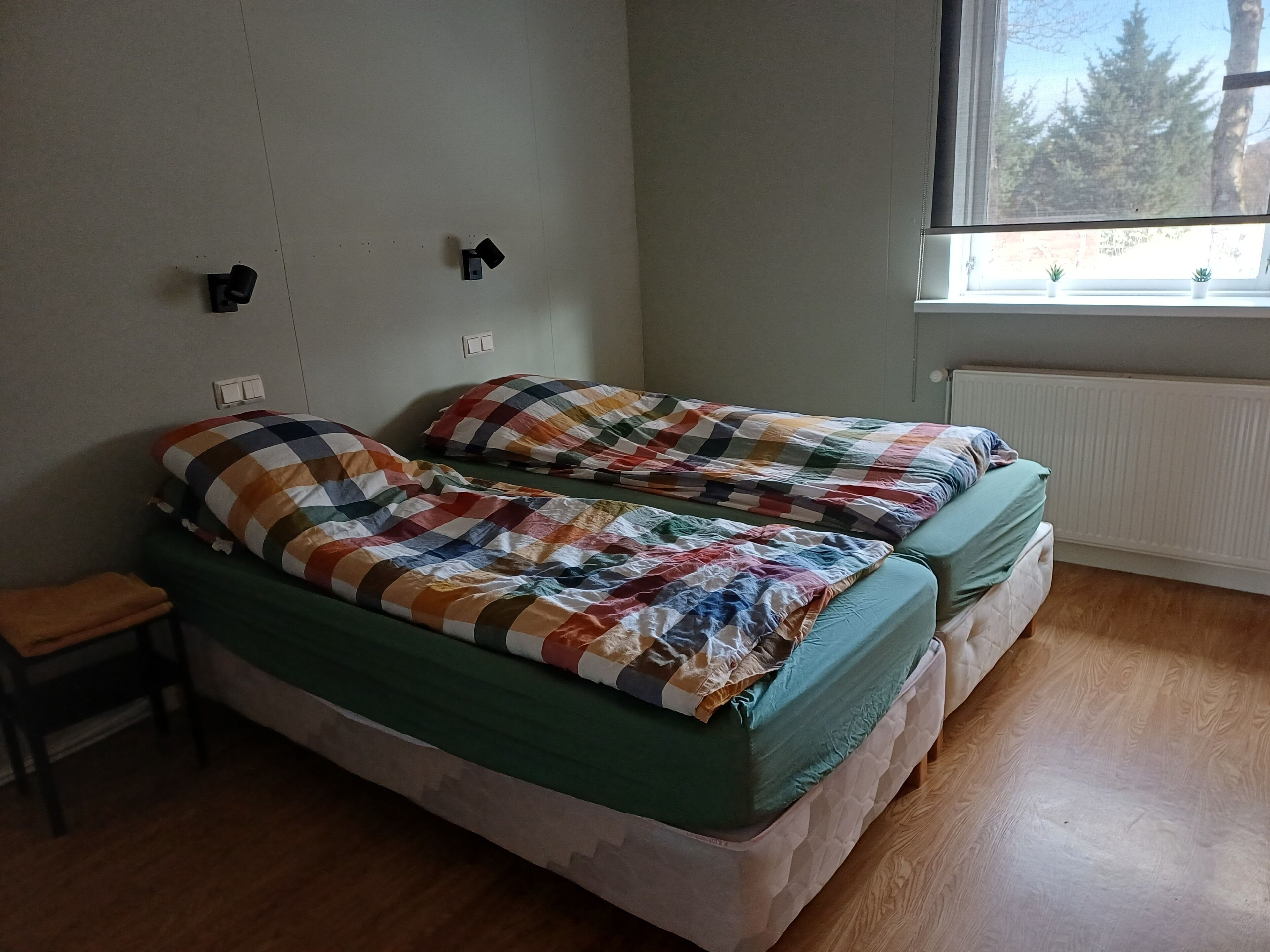 4 bedrooms, internet, bed sheets