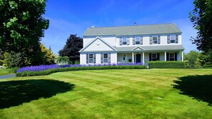 Exterior - Spacious 4-bedroom house in an upscale coastal community a mile from the beach (South Kingstown)
