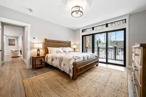2 bedrooms, WiFi, bed sheets - Ski-In Cranmore Condo, Fireplace & Pool/Hot Tub (Conway)